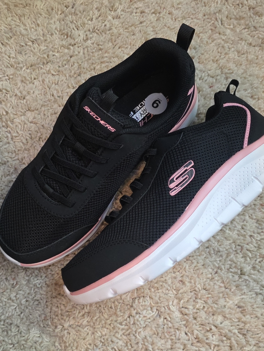 Skechers Memory Foam Wide FitBlack Sneakers with Pink Trim Size 9